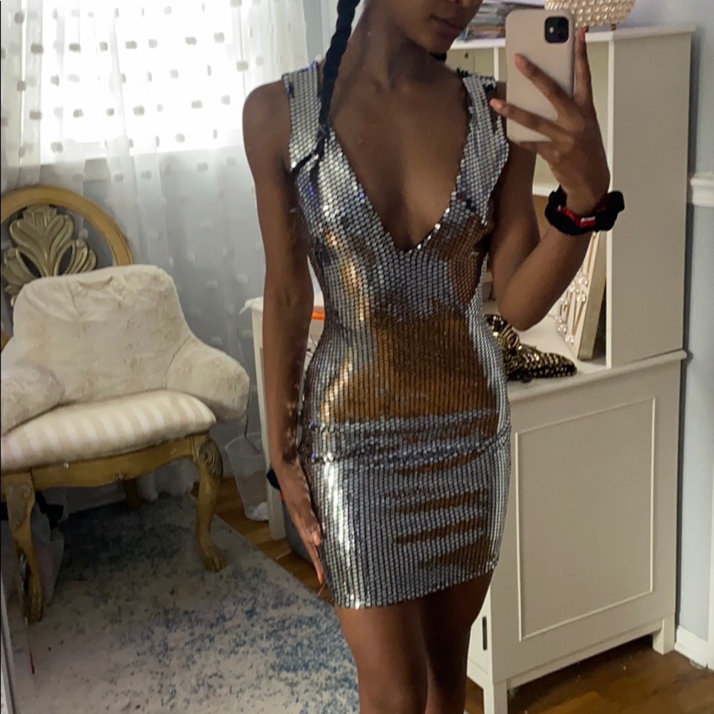 SILVER SHOW-STOPPING DRESS!!